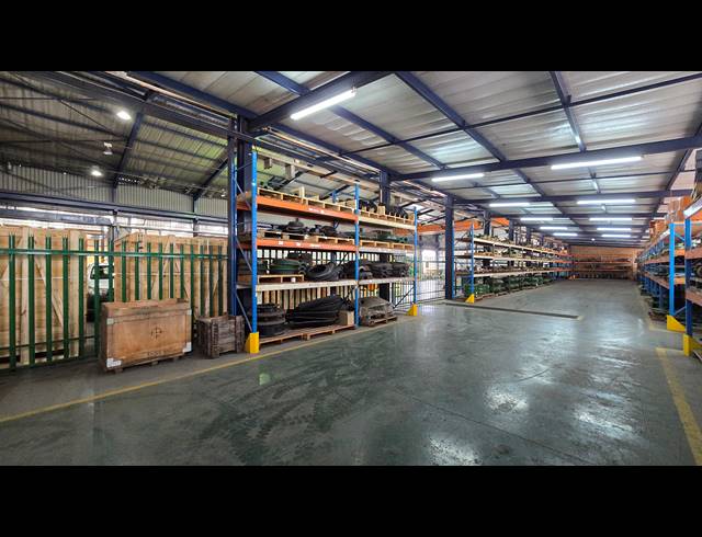1,678M² WAREHOUSE TO LET IN SPARTAN